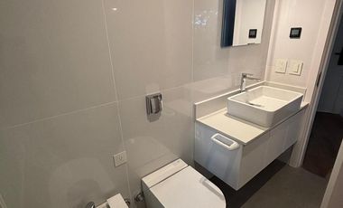 Excelente departamento 2 ambientes a estrenar. Cochera. Piscina, SUM.