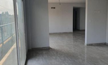 DEPARTAMENTOS EN SEMI PISOS 3 AMB. AL FRENTE CON COCHERA