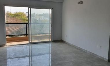 DEPARTAMENTOS EN SEMI PISOS 3 AMB. AL FRENTE CON COCHERA