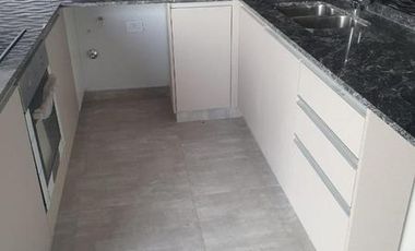 DEPARTAMENTOS EN SEMI PISOS 3 AMB. AL FRENTE CON COCHERA