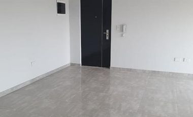 DEPARTAMENTOS EN SEMI PISOS 3 AMB. AL FRENTE CON COCHERA