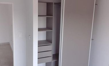 DEPARTAMENTOS EN SEMI PISOS 3 AMB. AL FRENTE CON COCHERA