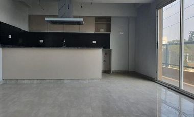 DEPARTAMENTOS EN SEMI PISOS 3 AMB. AL FRENTE CON COCHERA