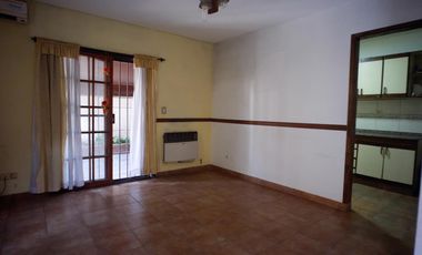 EXCELENTE DUPLEX CON COCHERA EN BANFIELD ESTE