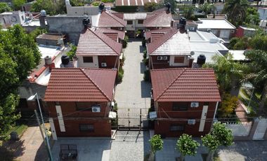 EXCELENTE DUPLEX CON COCHERA EN BANFIELD ESTE