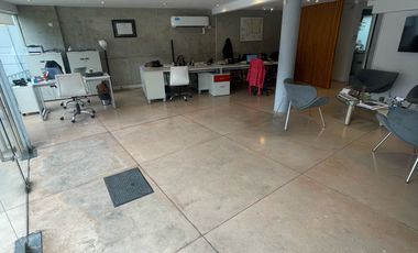 Local en  esquina con frente super visible amplio y luminoso minimalista !!!!!!!!!!