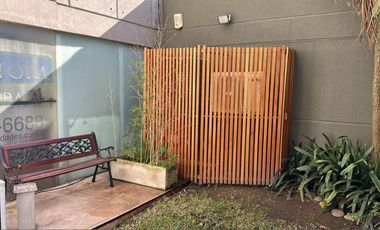 Local en  esquina con frente super visible amplio y luminoso minimalista !!!!!!!!!!