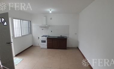 Alquiler PH 3 ambientes con patio en Wilde