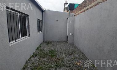 Alquiler PH 3 ambientes con patio en Wilde