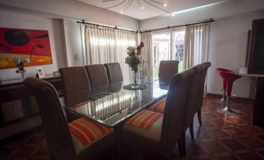 Excelente Chalet 3 dormitorios, Gge, quincho y piscina. Gran lote de 10 x 73.70.- Banfield Este