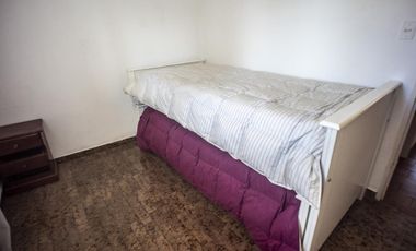 Excelente Chalet 3 dormitorios, Gge, quincho y piscina. Gran lote de 10 x 73.70.- Banfield Este