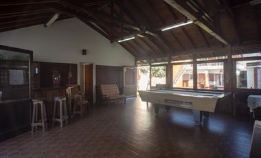 Excelente Chalet 3 dormitorios, Gge, quincho y piscina. Gran lote de 10 x 73.70.- Banfield Este