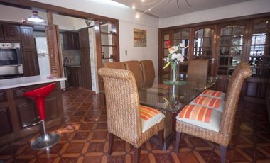 Excelente Chalet 3 dormitorios, Gge, quincho y piscina. Gran lote de 10 x 73.70.- Banfield Este
