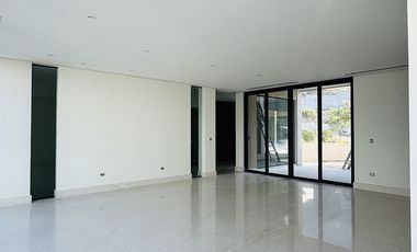 CASA EN RENTA ZONA VALLE PONIENTE.