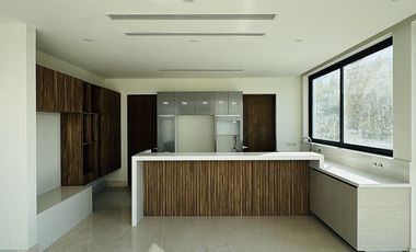 CASA EN RENTA ZONA VALLE PONIENTE.
