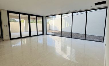 CASA EN RENTA ZONA VALLE PONIENTE.