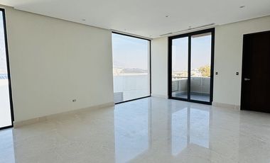 CASA EN RENTA ZONA VALLE PONIENTE.