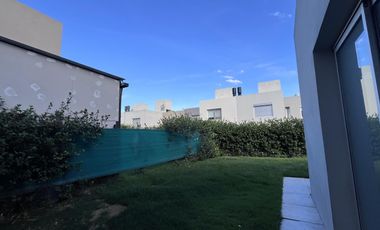 Casa en alquiler de 3 dormitorios en Rossën, Valle Escondido