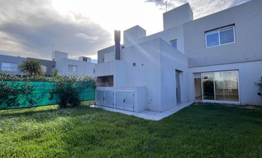 Casa en alquiler de 3 dormitorios en Rossën, Valle Escondido