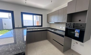 Alquiler de Duplex  3 dormitorios en Pampas de Manantiales, zona sur