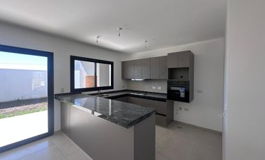 Alquiler de Duplex  3 dormitorios en Pampas de Manantiales, zona sur