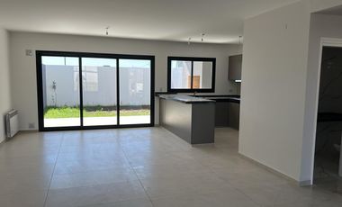 Alquiler de Duplex  3 dormitorios en Pampas de Manantiales, zona sur