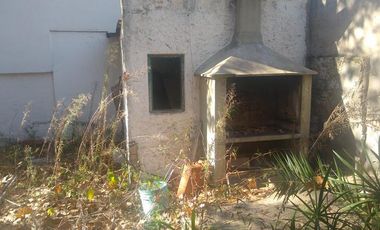 Local en esquina en PH con espacio descubierto y terraza. - L. de Zamora Este