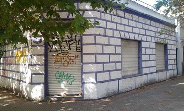 Local en esquina en PH con espacio descubierto y terraza. - L. de Zamora Este