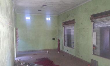 Local en esquina en PH con espacio descubierto y terraza. - L. de Zamora Este