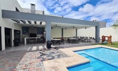 Quinta en Venta en Portal de Zuazua Con Alberca y Palapa