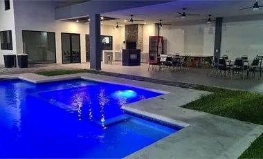 Quinta en Venta en Portal de Zuazua Con Alberca y Palapa