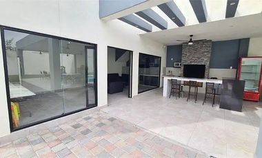 Quinta en Venta en Portal de Zuazua Con Alberca y Palapa