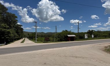 Lotes comerciales frente a ruta, a 1000 metros del río
