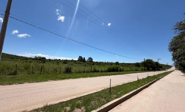 Lotes comerciales frente a ruta, a 1000 metros del río