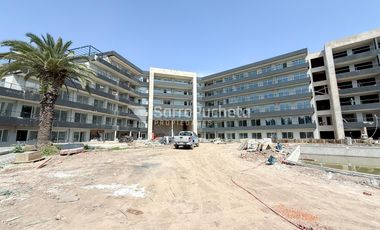 Venta departamentos 3 ambientes con dormitorio en suite y balcon en La Renata Golf.