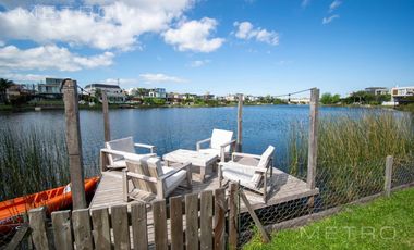 Casa en alquiler temporario de 6 ambientes.