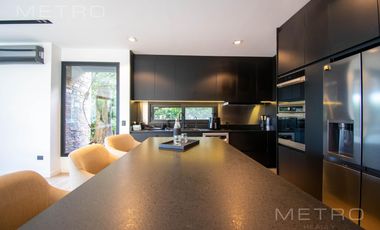 Casa en alquiler temporario de 6 ambientes.