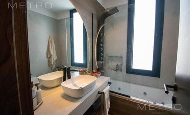 Casa en alquiler temporario de 6 ambientes.