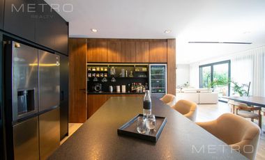 Casa en alquiler temporario de 6 ambientes.