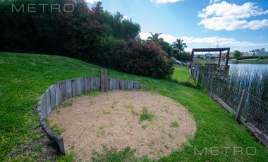Casa en alquiler temporario de 6 ambientes.