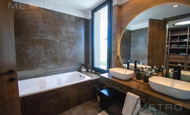 Casa en alquiler temporario de 6 ambientes.