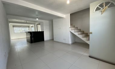 Casa en Venta en Colonial del Lago, Nicolás Romero!