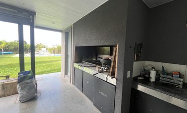 Venta casa puerto roldan tres dormitorios jardin pileta los medanos