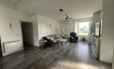 Venta casa puerto roldan tres dormitorios jardin pileta los medanos