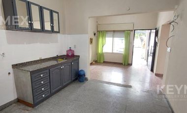 Casa con garage apto local o taller