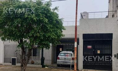 Casa con garage apto local o taller