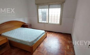 Casa con garage apto local o taller