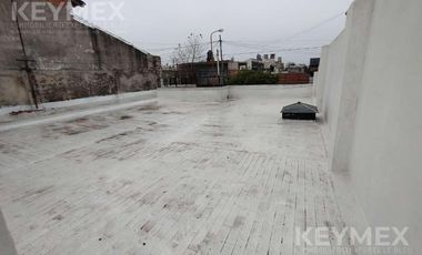 Casa con garage apto local o taller