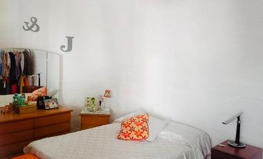 Casa con garage apto local o taller