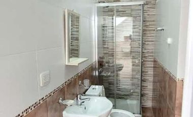 Casa con garage apto local o taller